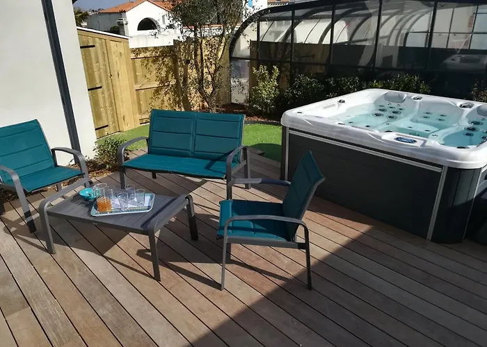 Les Balises-tribord-saint Gilles Croix De Vie * Saint-Gilles-Croix-de-Vie